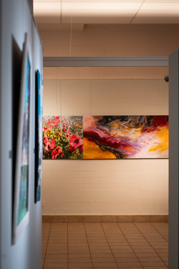 Kunst aan de muur in het museum